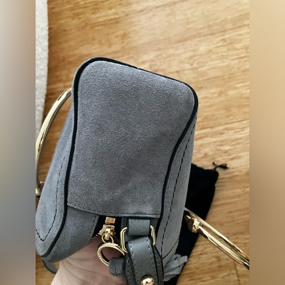 Grey suede Milly crossbody camera bag with ring handles - Picture 8 of 12